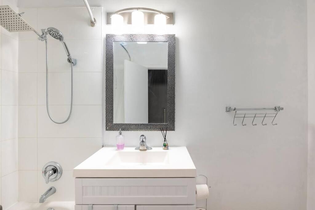 Harmony Home Near University Of Γουότερλου Εξωτερικό φωτογραφία